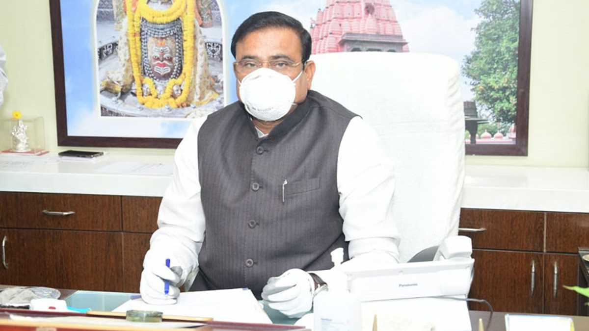 भूपेंद्र सिंह ने कलशयात्रा पर पुष्प वर्षा किया